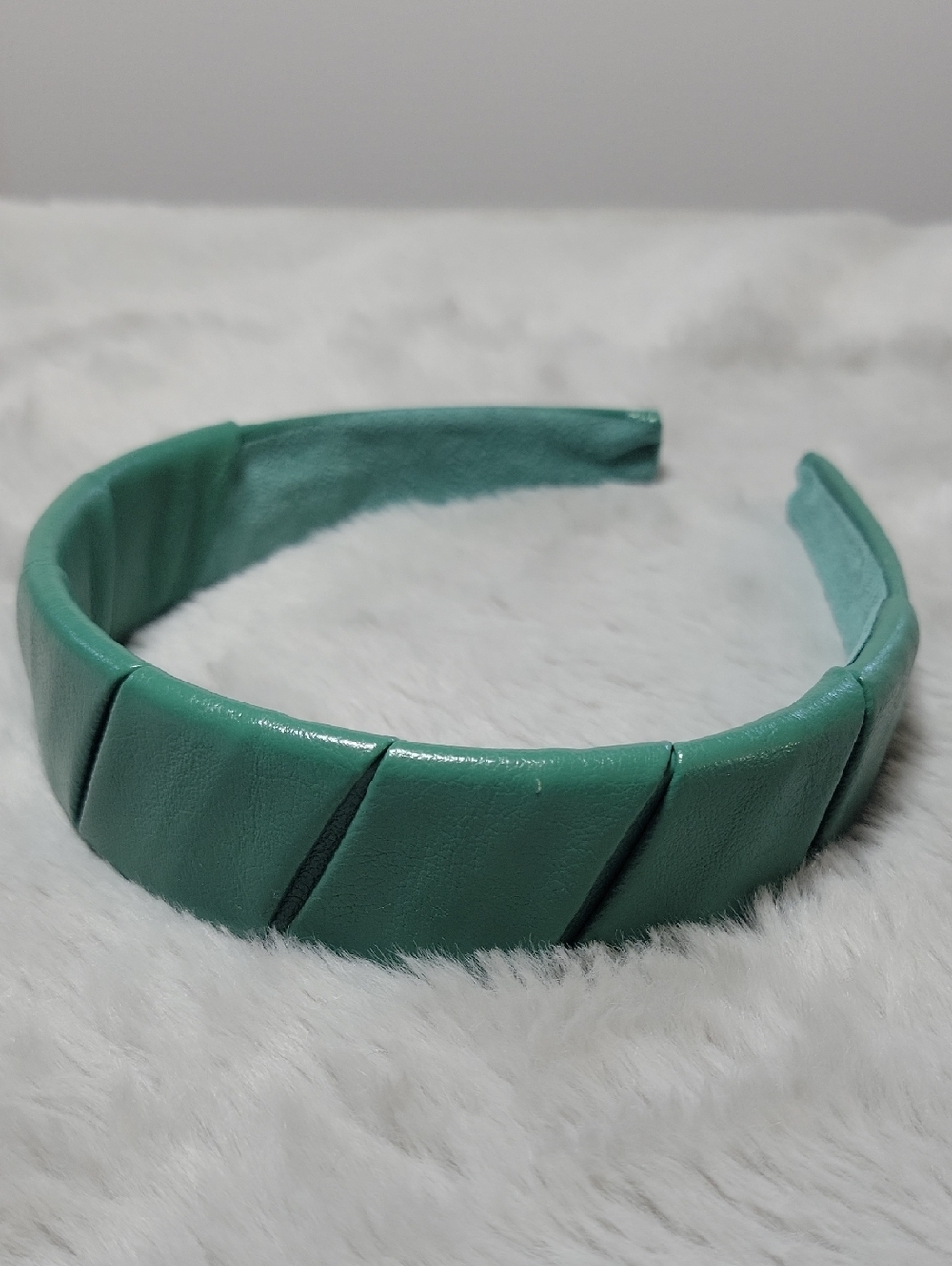 🟢Free With Purchase FLAWED SNAGGED Universal Thread Faux Leather Headband🟢